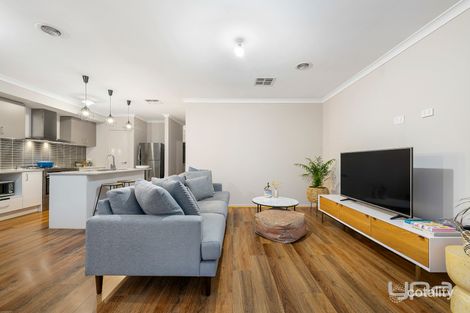 Property photo of 11 Forrester Grove Fraser Rise VIC 3336
