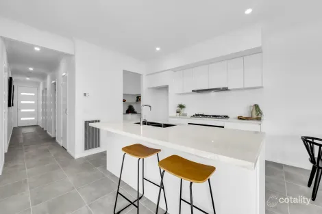 Property photo of 16 Twynam Road Clyde North VIC 3978