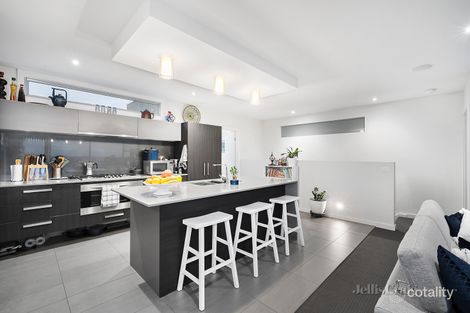 Property photo of 2/22 Napier Street Black Hill VIC 3350
