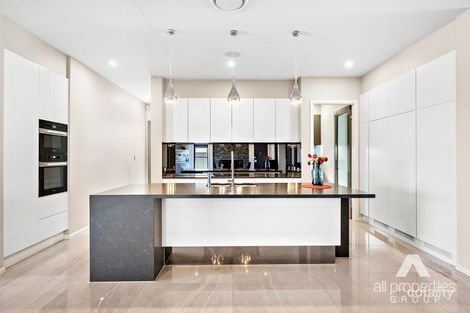 555 Quay Cct, Newport, QLD 4020