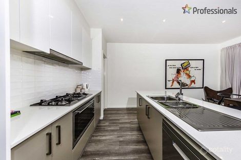 Property photo of 19/13 Greville Street Caroline Springs VIC 3023