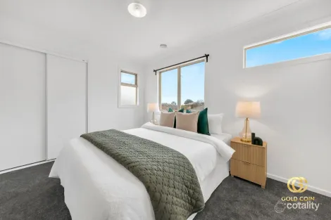 Property photo of 2 Waltzing Drive Lynbrook VIC 3975