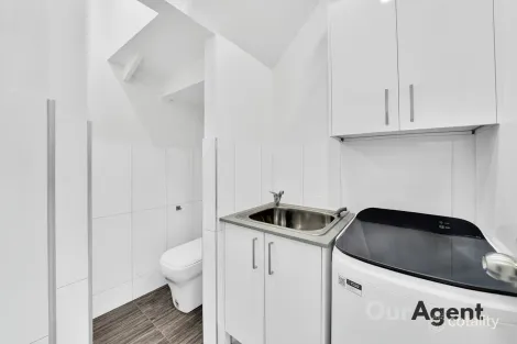 Property photo of 2/5 Thistle Court Meadow Heights VIC 3048