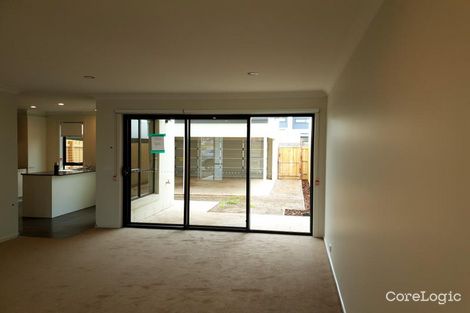 Property photo of Hollywood Drive Roxburgh Park VIC 3064