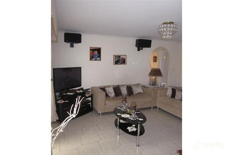 Property photo of 5 Oxley Way Endeavour Hills VIC 3802