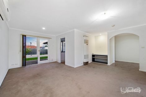 Property photo of 18 Oakwood Road Albanvale VIC 3021