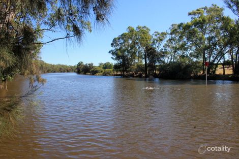 Property photo of 37 Bernley Drive Viveash WA 6056