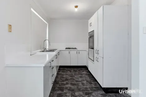 Property photo of 4B Azalea Place Macquarie Fields NSW 2564