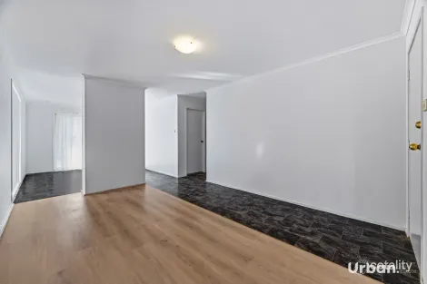 Property photo of 4B Azalea Place Macquarie Fields NSW 2564