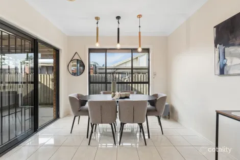 Property photo of 2/128 Boldrewood Parade Reservoir VIC 3073