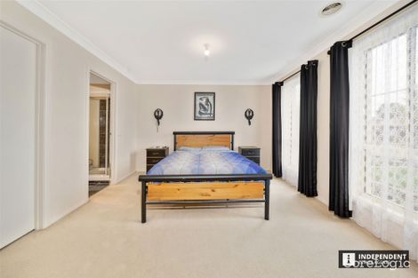 Property photo of 8 Evergreen Court Cranbourne North VIC 3977