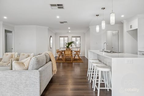 Property photo of 54 Lingiari Drive Lloyd NSW 2650