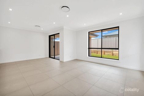 Property photo of 145 Hampshire Boulevard Spring Farm NSW 2570