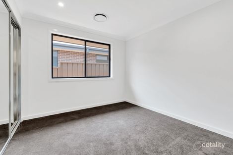 Property photo of 145 Hampshire Boulevard Spring Farm NSW 2570