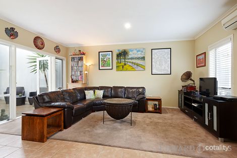 Property photo of 8 Lascelles Square Kensington VIC 3031