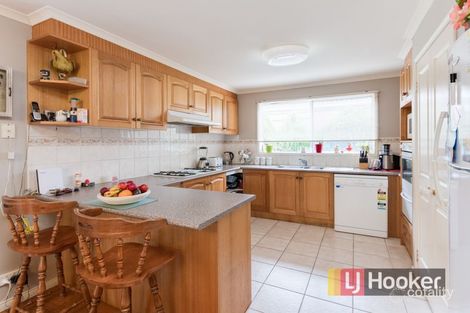 Property photo of 32 Banyalla Drive Cranbourne West VIC 3977