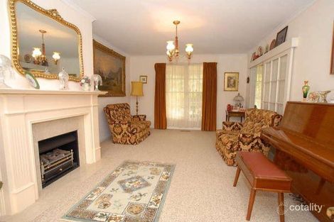 Property photo of 13 Greenways Road Glen Waverley VIC 3150