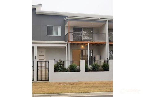 Property photo of 2/23 Garden Road Coomera QLD 4209