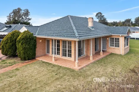 4/5 Dryden Cl, Nowra, NSW 2541