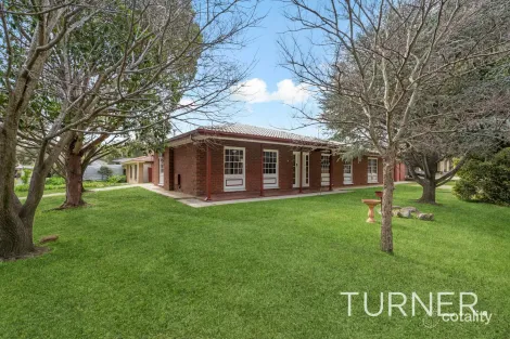 10 Crampton St, Fairview Park, SA 5126