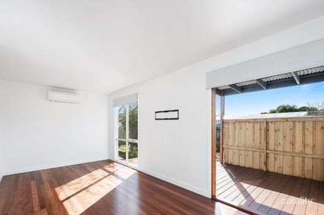 Property photo of 33 Bouvardia Crescent Frankston North VIC 3200
