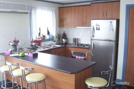 Property photo of 15 Baynton Crescent Roxburgh Park VIC 3064