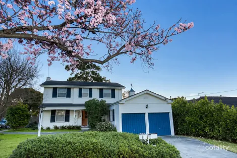 11 CRAWFORD RD, TEMPLESTOWE LOWER, VIC 3107