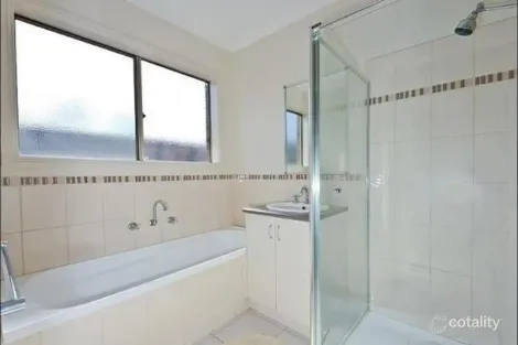 Property photo of 2/30 Harrow Place Truganina VIC 3029