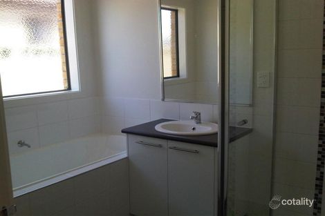 Property photo of 10 Beagle Street Cranbourne East VIC 3977