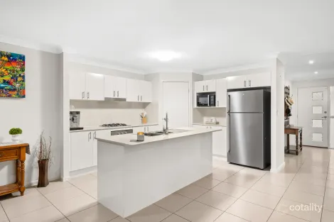 Property photo of 18 Sevenhill Place Doolandella QLD 4077
