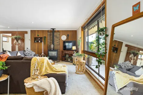Property photo of 1 Langstaffe Drive Wendouree VIC 3355