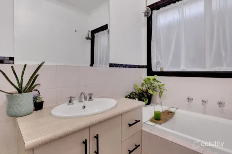 Property photo of 115 Lakeside Drive Andrews Farm SA 5114