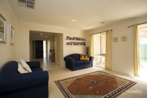 Property photo of 15 Woodbridge Place Burnside VIC 3023