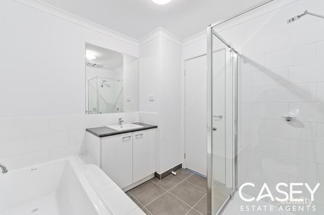 Property photo of 5 Pebblebeach Path Cranbourne VIC 3977
