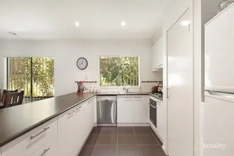 Property photo of 10 Mollison Drive Doreen VIC 3754