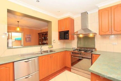 Property photo of 28 Harmon Avenue St Albans VIC 3021