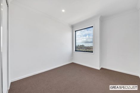 Property photo of 18 Helwani Walk Truganina VIC 3029
