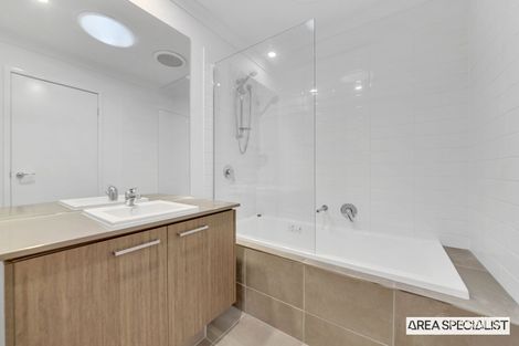 Property photo of 18 Helwani Walk Truganina VIC 3029