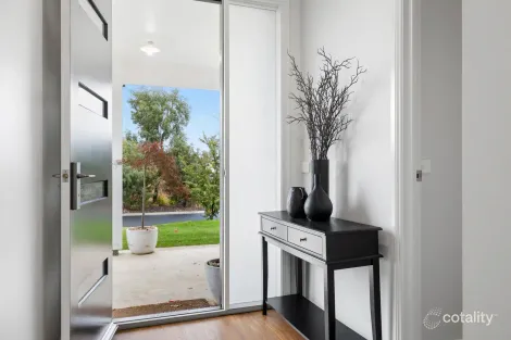 Property photo of 5 Silver Smith Drive Kyneton VIC 3444