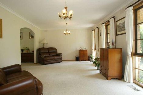 Property photo of 32 Shepherd Road Glen Waverley VIC 3150