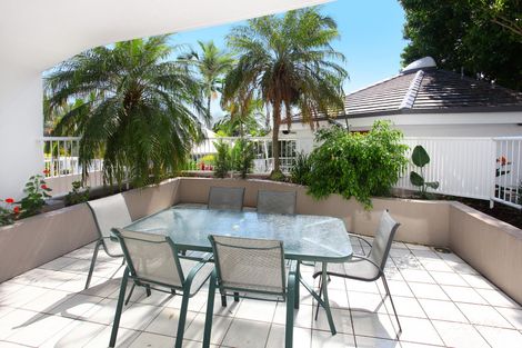 Property photo of 11 Eady Avenue Broadbeach Waters QLD 4218