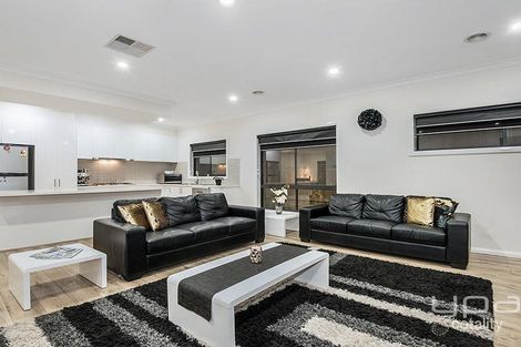 Property photo of 8 Wrexham Road Wollert VIC 3750