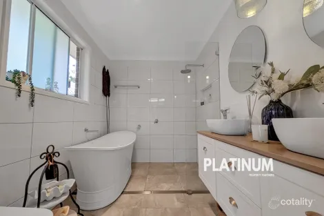Property photo of 27 Yuroka Crescent St Georges Basin NSW 2540