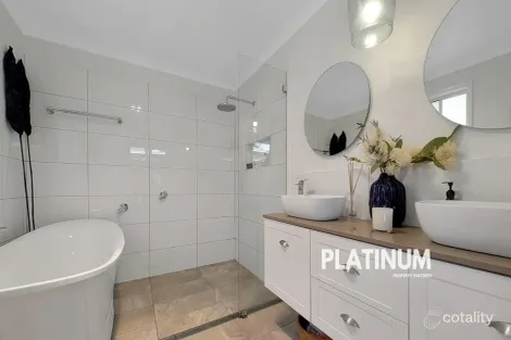 Property photo of 27 Yuroka Crescent St Georges Basin NSW 2540