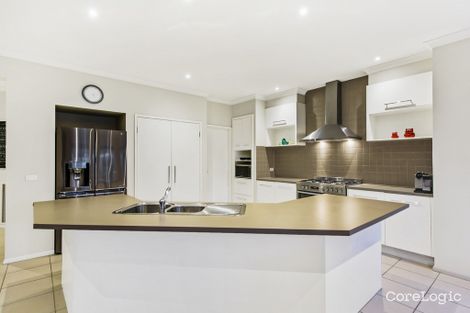 Property photo of 14 Landcox Way Caroline Springs VIC 3023