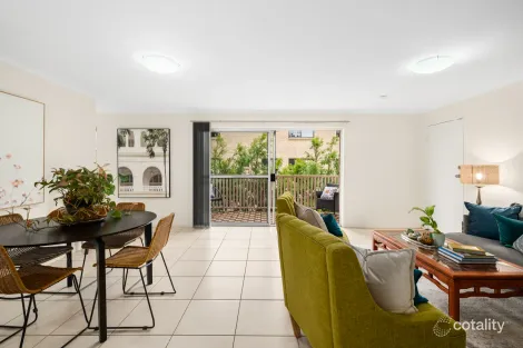Property photo of 3/41 Mitre Street St Lucia QLD 4067