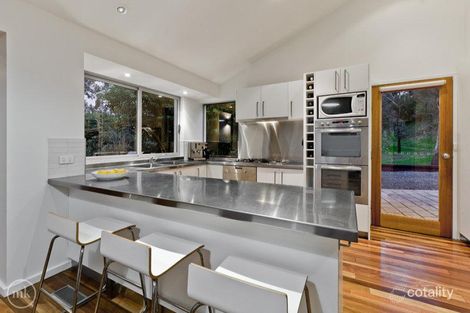 Property photo of 8 Pedersen Way Montmorency VIC 3094