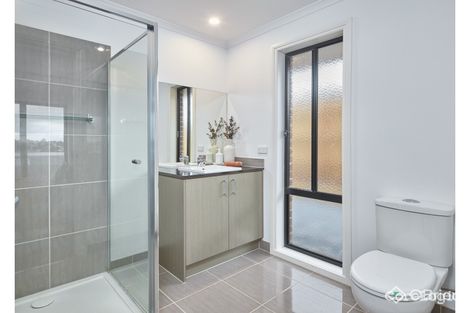 Property photo of 4 Leura Street Drouin VIC 3818