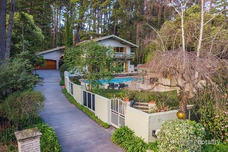 Property photo of 17 Wembley Gardens Donvale VIC 3111