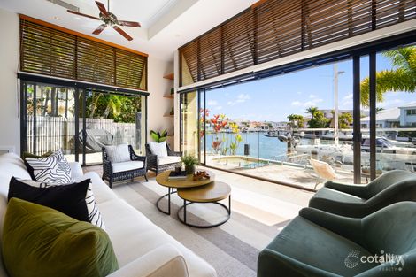 Property photo of 9 Queen Guineveres Place Paradise Point QLD 4216